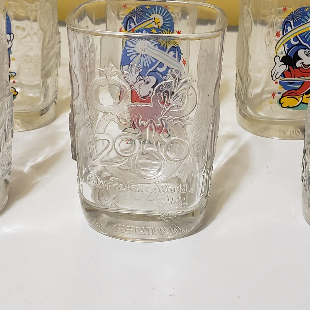 Disney cups - Picture 2 of 6